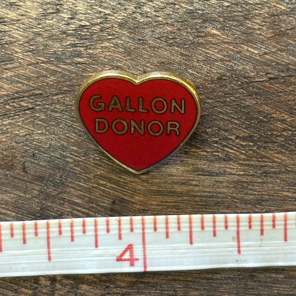 Gallon Donor Blood Donation Heart Pin Gold Tone